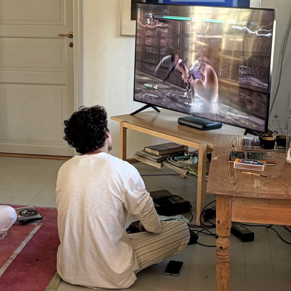 omarashmst's tweet photo. hamster gamer 🎮 https://t.co/31ijEl6yFd