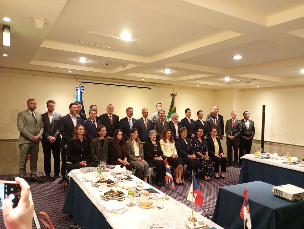 AlexanderNewel's tweet photo. Muy agradecido con el Ministro Epaminondas Marinakys y la Excma. Embajadora Carmen Ortez Williams por la calida invitación a la conferencia "Clima de Inversión en Honduras" y por la oportunidad de fortalecer relaciones entre #Grecia y #Honduras 
🇬🇷🤝🏼🇭🇳

@EMBAJADAHNDMEX 
@CNI_HN https://t.co/JHDNDzazAl