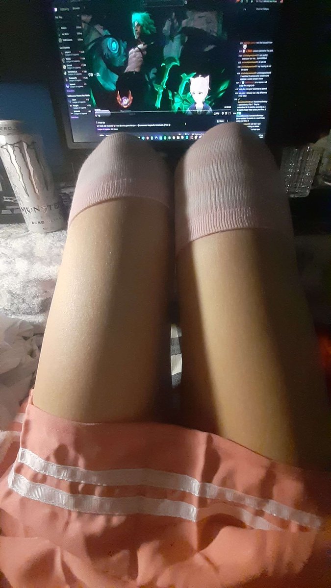 PyonPyonPocky's tweet photo. femboy chilling and watching some goated viego gameplay :3 https://t.co/sotkr3UuBW