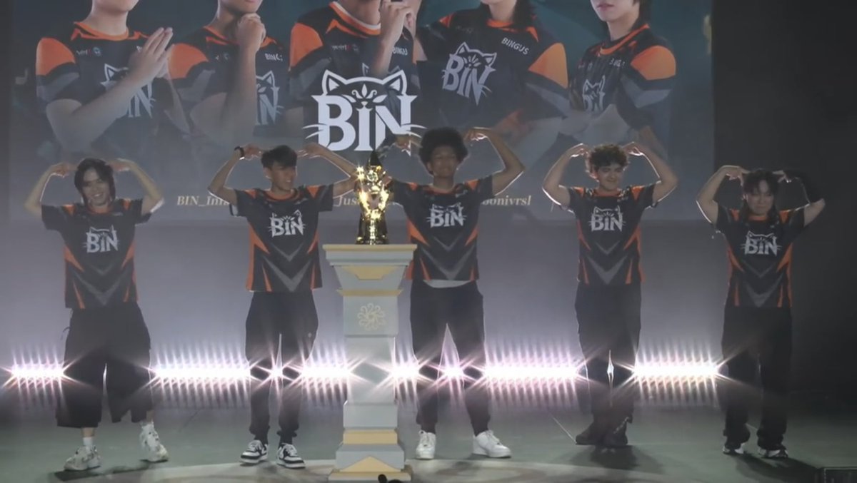yoonivrsl's tweet photo. Some of my favorite BIN photos 🧡 #BINWIN https://t.co/FO07qQ1F2K