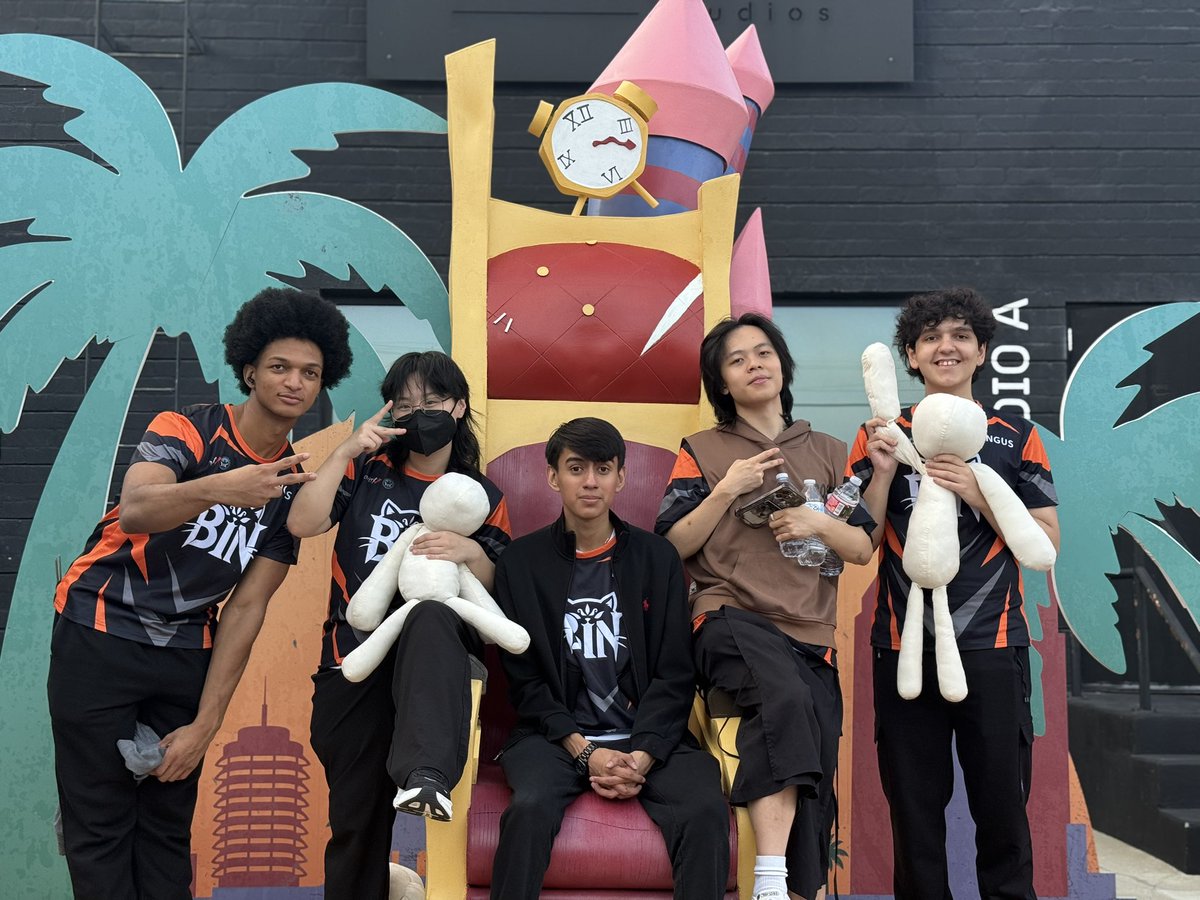 yoonivrsl's tweet photo. Some of my favorite BIN photos 🧡 #BINWIN https://t.co/FO07qQ1F2K