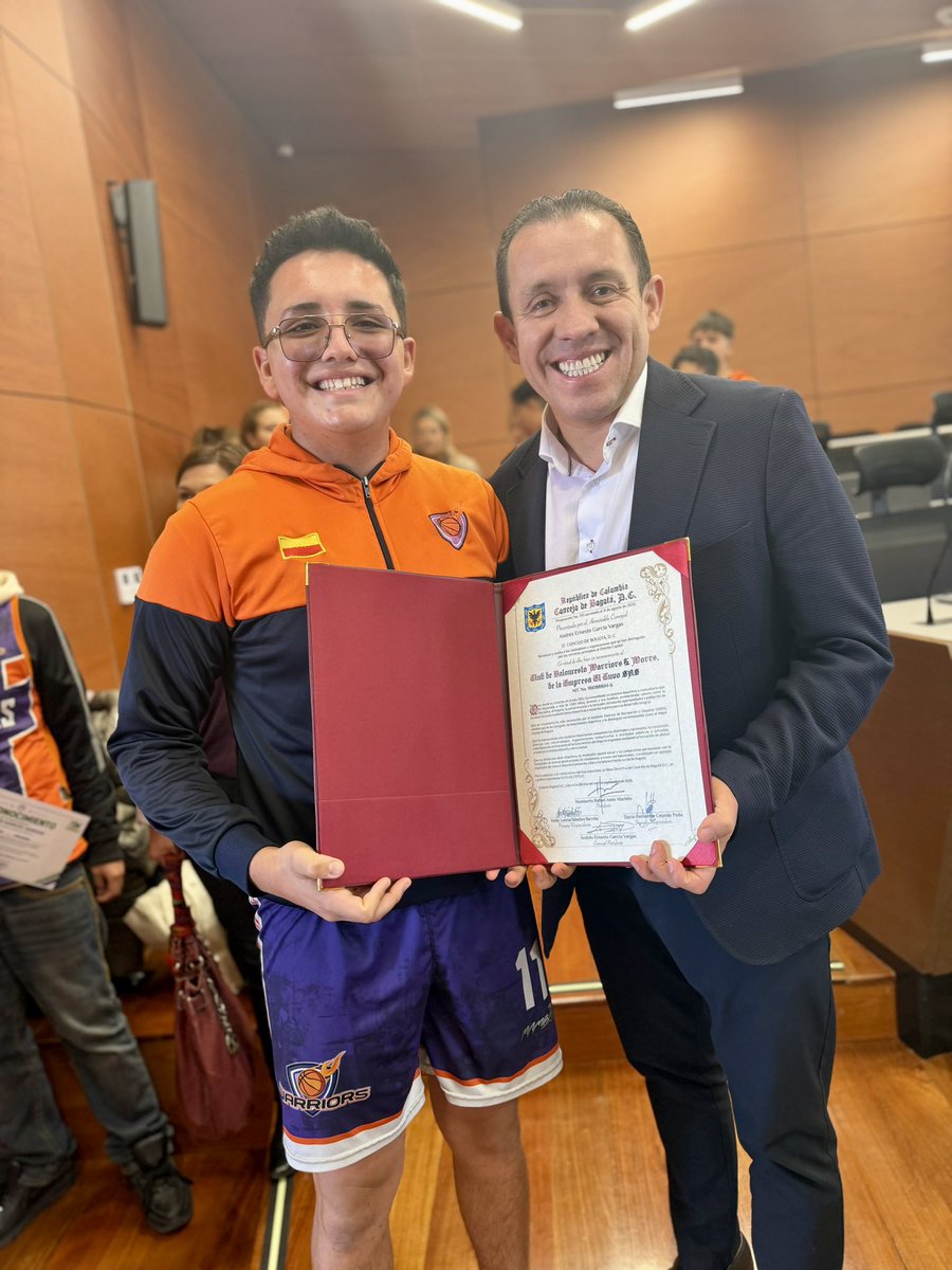 andres_animales's tweet photo. 🏀💚 Cada niño que encuentra en el deporte una oportunidad merece todo nuestro apoyo.

Reconocimos la gran labor del Club de Baloncesto Warriors & Worrs, que a través del baloncesto forma niños y jóvenes con disciplina, valores y grandes sueños.

Seguiremos respaldando estos espacios que transforman vidas y construyen futuro para nuestros niños. 🏆👏