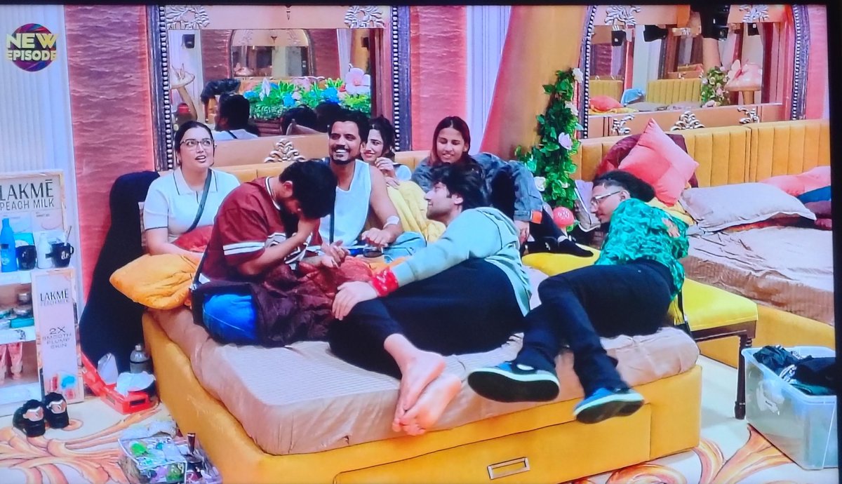 MrAbhi1502's tweet photo. I hate almost everyone from this group.....

#BiggBoss20 #BB20 https://t.co/Zw68V4Dkum