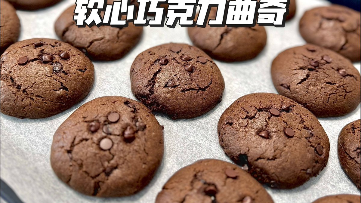 baldc651731's tweet photo. Just pulled these soft chocolate chip cookies fresh out of the oven—warm, gooey, and filled with that perfect buttery aroma. Baking day = best day , https://t.co/R0kxf0gTVN