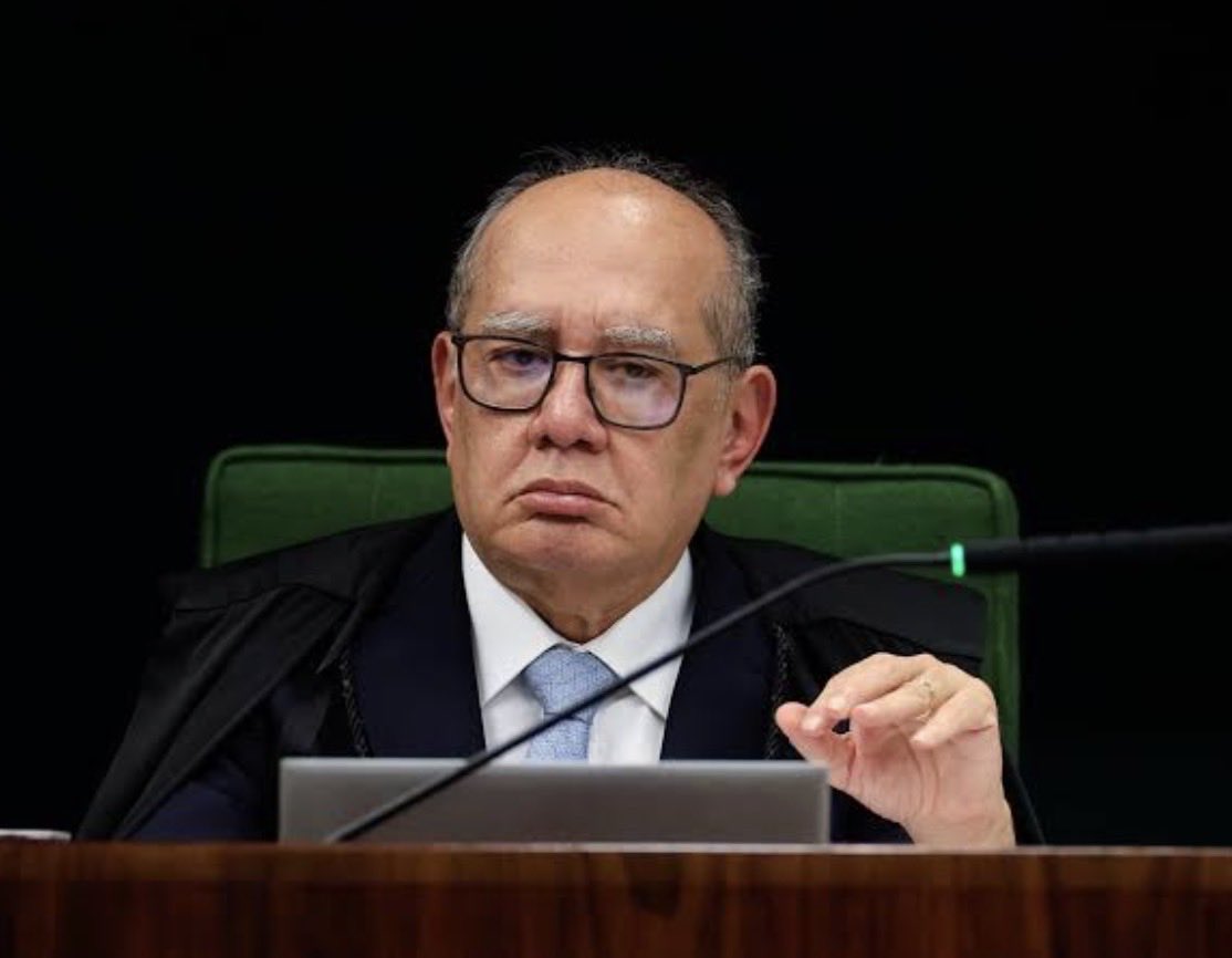 Haaaysb's tweet photo. Ministro Luiz Fux relembra que Gilmar Mendes já foi ao Palácio do Planalto, no passado, para pedir a demissão de um diretor da PF.

CALOU A BOCA DO ORDINÁRIO https://t.co/nJwEif8iE9