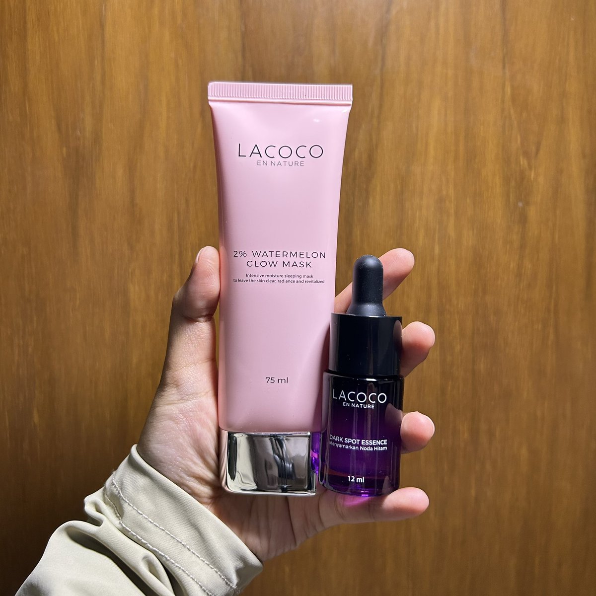 farisabila_'s tweet photo. Yang masih truggle dengan dark spot di wajah yang ngga ilang-ilang, bisa banget nyobain Lacoco Dark Spot Essence.

Jangan lupa dicombo pakai Lacoco Watermelon Glow Mask biar makin nampol hasilnya. 🫐🍉 https://t.co/q5jMAG8DSz