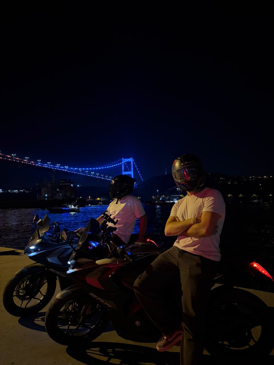 yildizlimango's tweet photo. Dört teker bedeni, iki teker ruhu taşır. 
#bajaj #rs200 #motorcycle #ytü https://t.co/hko939QUPc
