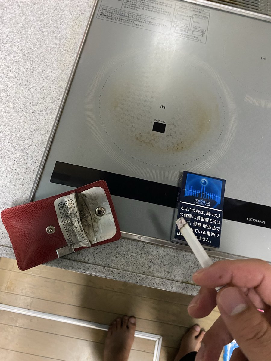 p5lok's tweet photo. 愛してのせいでタバコ吸いたくなった https://t.co/dI5M9GojgN