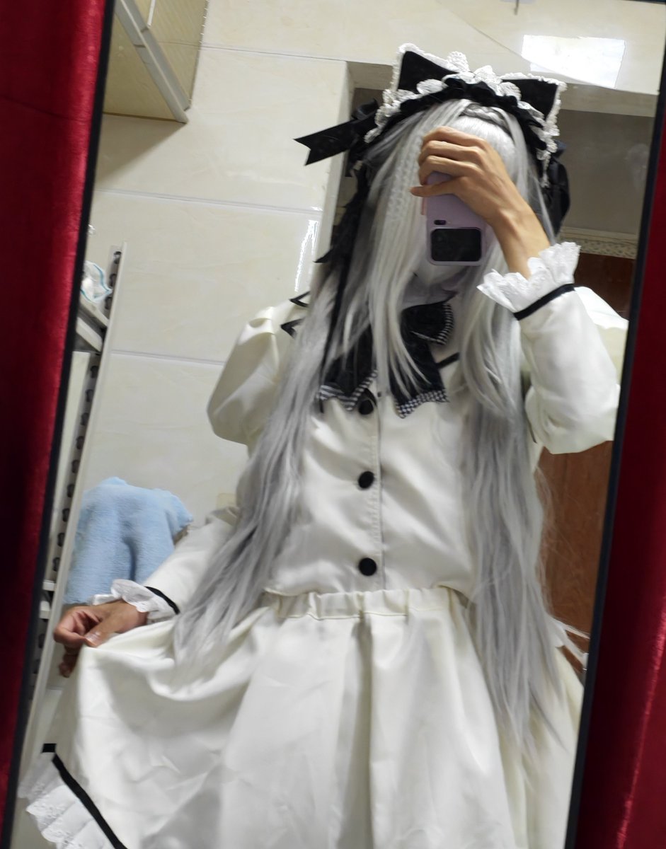 Saklot_'s tweet photo. 今天不是区！
今天是天才交易员！！！
P3 今日看到的一篇论文喵  好有意思 
反正推没人看 权当写给自己
作者把K线理解为一门语言 通过特制编码器把K线信息转成离散的token 接着用LLM去预测 在大家还在卷TSFM模型的时候 确实让吾辈眼前一新咪 不过模型纯粹依赖K线数据没考虑实时市场的消息和情绪 可惜咪 https://t.co/CNL7I04rVL