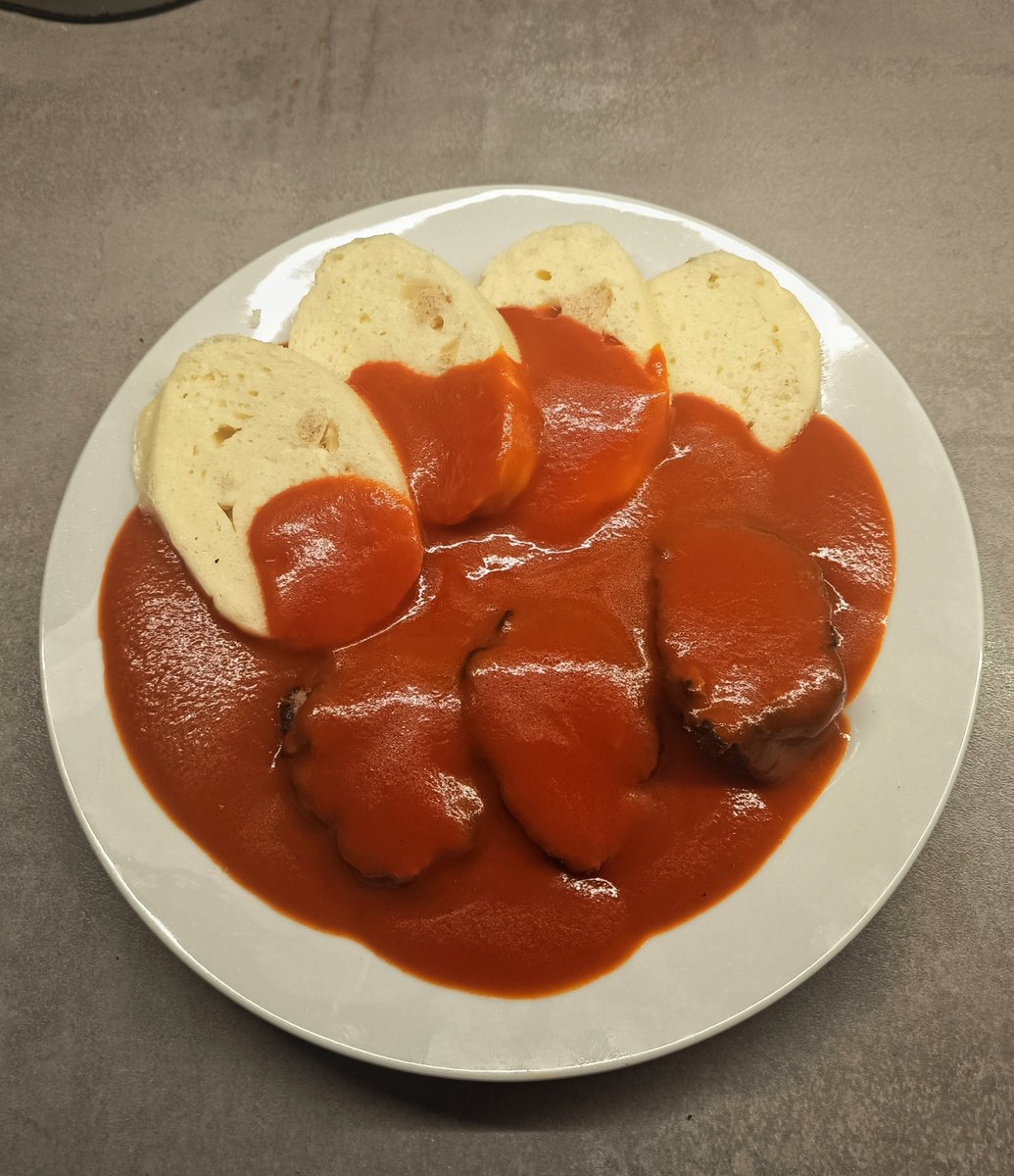 BELLACUCINA1814's tweet photo. Dnešní večeře 🍽️ 
Sekaná s rajskou omáčkou a knedlíkem 😊 https://t.co/xguVhM2P6V