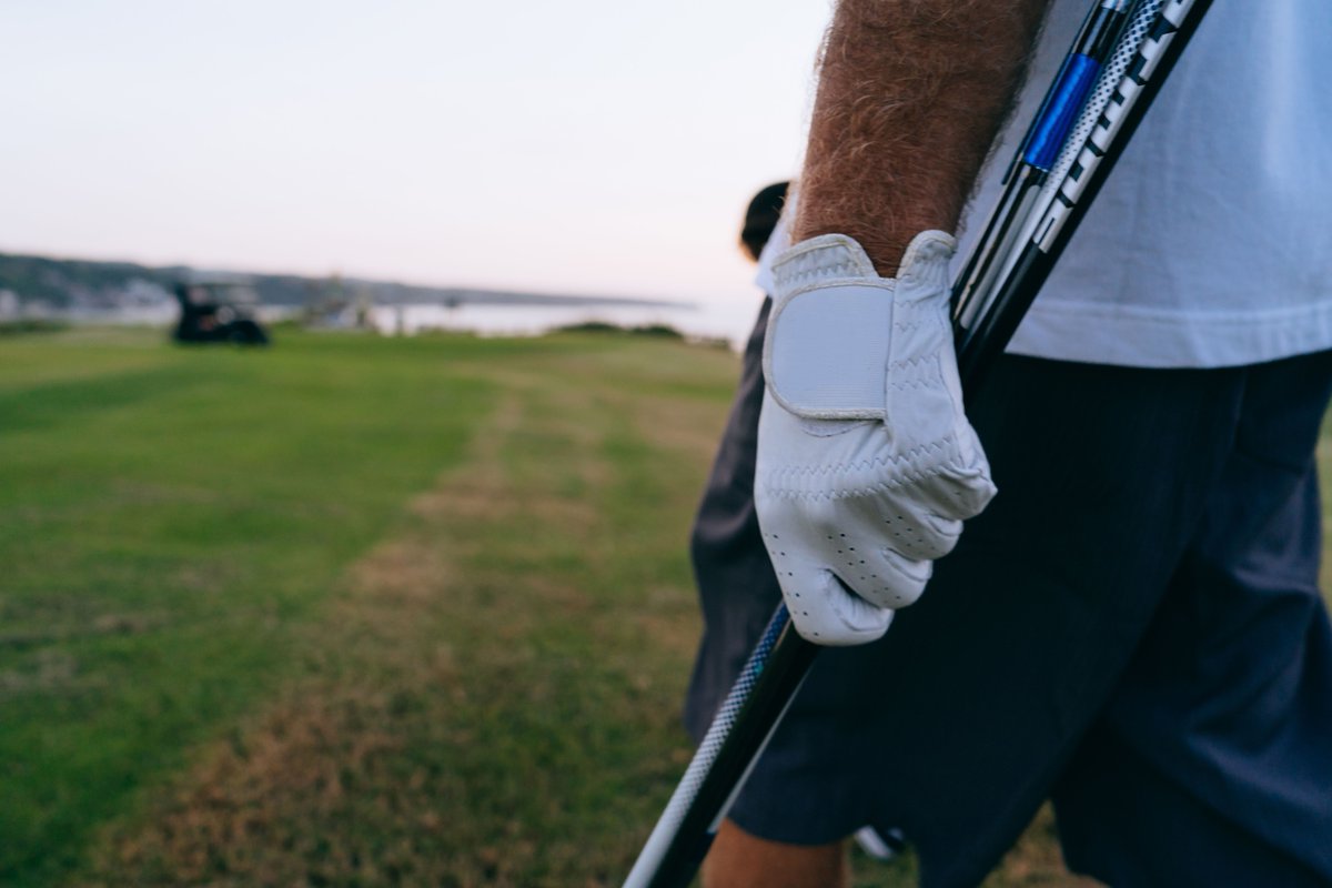 Bonniew1972's tweet photo. A fellow golfer at the range gave me one helpful tip about my setup, then went back to his own practice. That small tweak completely changed a frustrating practice session for the better. #RangeAdvice #GolfSetup https://t.co/zHCv8p4Qy8