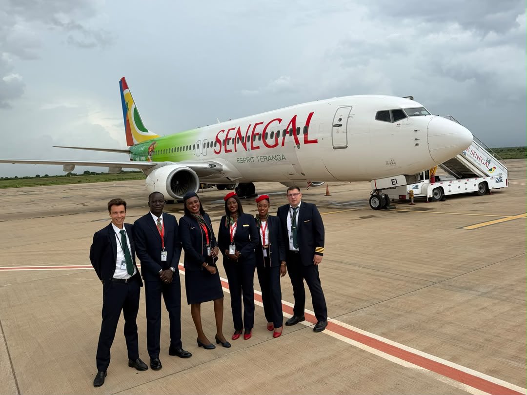 FlyAirSenegal's tweet photo. Le 10 septembre 2026, la flamme des JOJ Dakar 2026 a voyagé avec Air Sénégal, d’Athènes jusqu’à Dakar. Nos équipes ont eu le plaisir de l’accompagner pour son arrivée au Sénégal. 🇸🇳 https://t.co/iTDyRWpnIQ