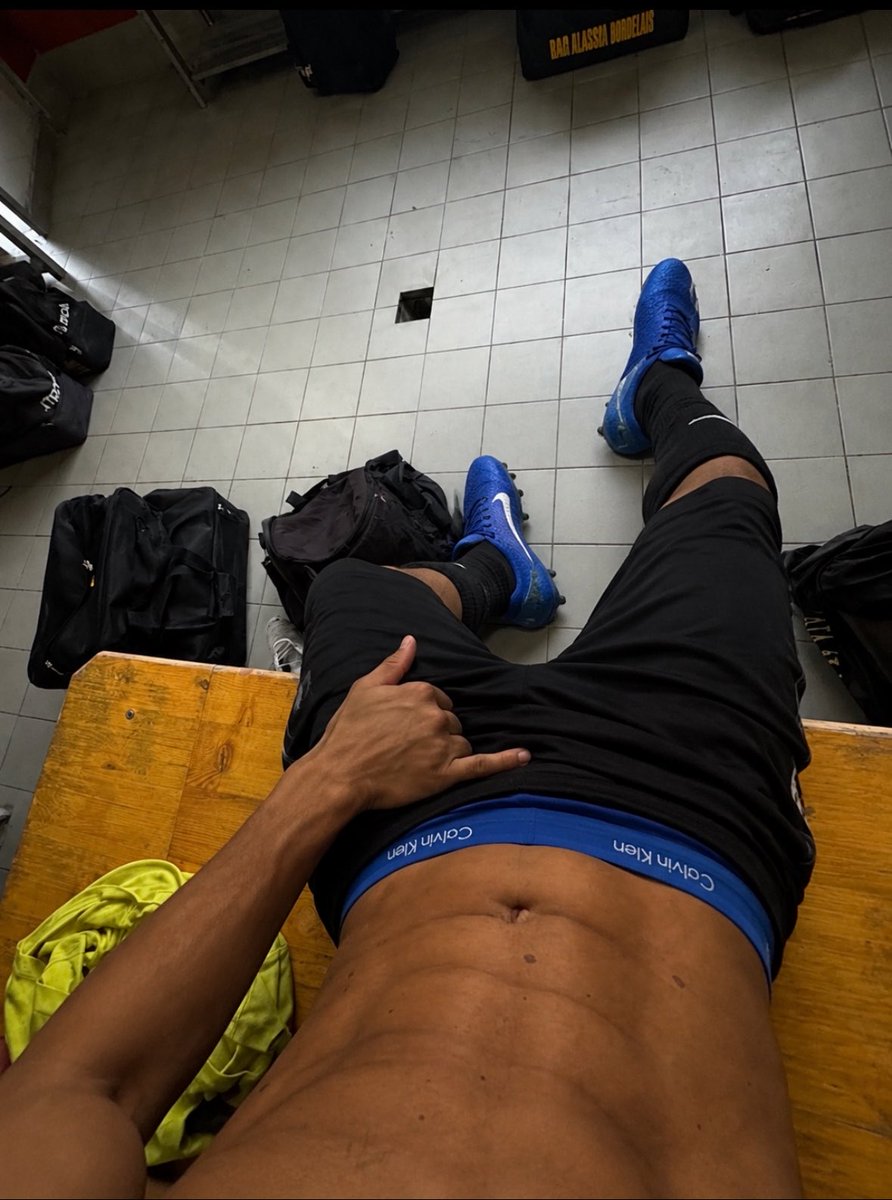 Nessim92iz's tweet photo. La reprise du foot…  flemme https://t.co/ML9CkfwVMa