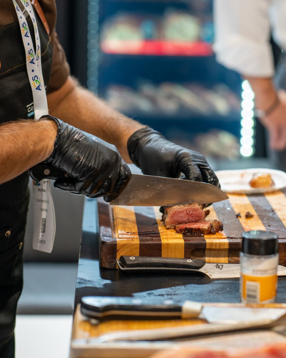 ExpoCCI's tweet photo. Think you can guess the show before the last slide?👀🍴
 
Here are your clues: flavors from around the world, and a show floor you definitely shouldn’t walk through hungry.🤤
 
Any guesses? Leave a comment below! 
 
Swipe to the end to see if you got it right!➡️
#ExpoCCI https://t.co/CjcGQtLplI