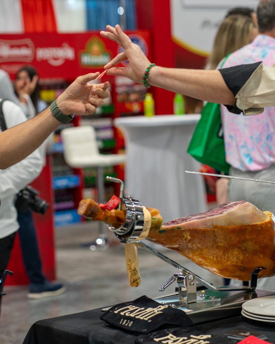 ExpoCCI's tweet photo. Think you can guess the show before the last slide?👀🍴
 
Here are your clues: flavors from around the world, and a show floor you definitely shouldn’t walk through hungry.🤤
 
Any guesses? Leave a comment below! 
 
Swipe to the end to see if you got it right!➡️
#ExpoCCI https://t.co/CjcGQtLplI