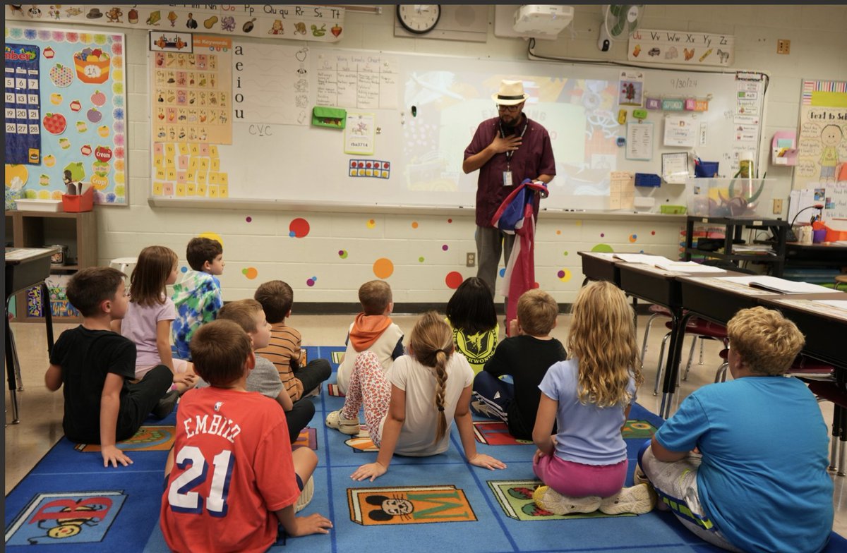 templecehd's tweet photo. This Hispanic Heritage Month, we’re celebrating Nicolas Perez, Principal, Maple Glen Elementary School. As a proud Puerto Rican educator, he champions representation, cultural understanding and helping students appreciate the diverse cultures that make our communities stronger. https://t.co/4t1sc0KGQC