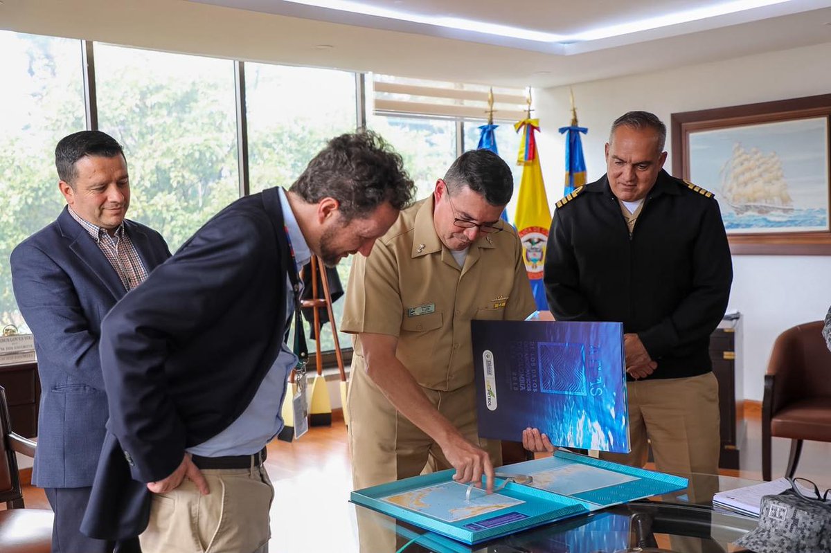 IDEAMColombia's tweet photo. #IdeamInforma | Nos reunimos junto a la @Dimarcolombia en un espacio de articulación para el fortalecimiento y el intercambio de capacidades y conocimientos interinstitucionales.

Durante la reunión, nuestro director, @andresherkrath, abordó una hoja de ruta para continuar consolidando el trabajo articulado entre ambas entidades.