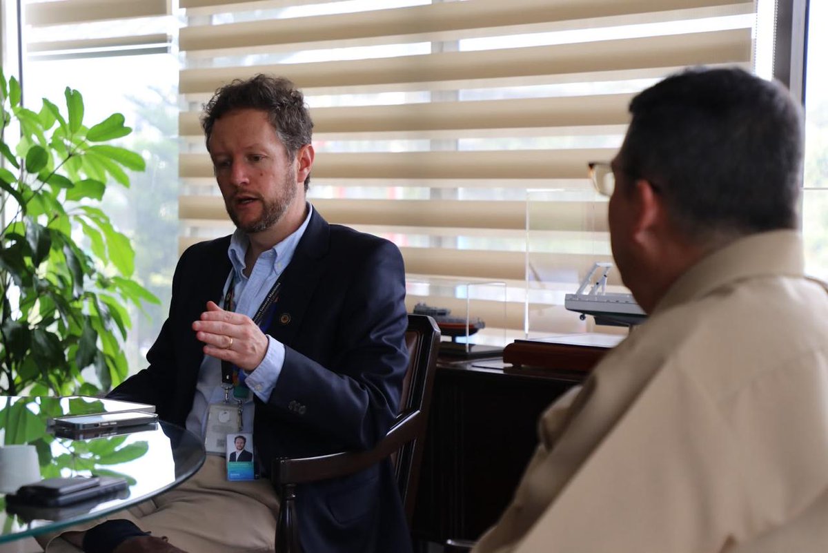 IDEAMColombia's tweet photo. #IdeamInforma | Nos reunimos junto a la @Dimarcolombia en un espacio de articulación para el fortalecimiento y el intercambio de capacidades y conocimientos interinstitucionales.

Durante la reunión, nuestro director, @andresherkrath, abordó una hoja de ruta para continuar consolidando el trabajo articulado entre ambas entidades.