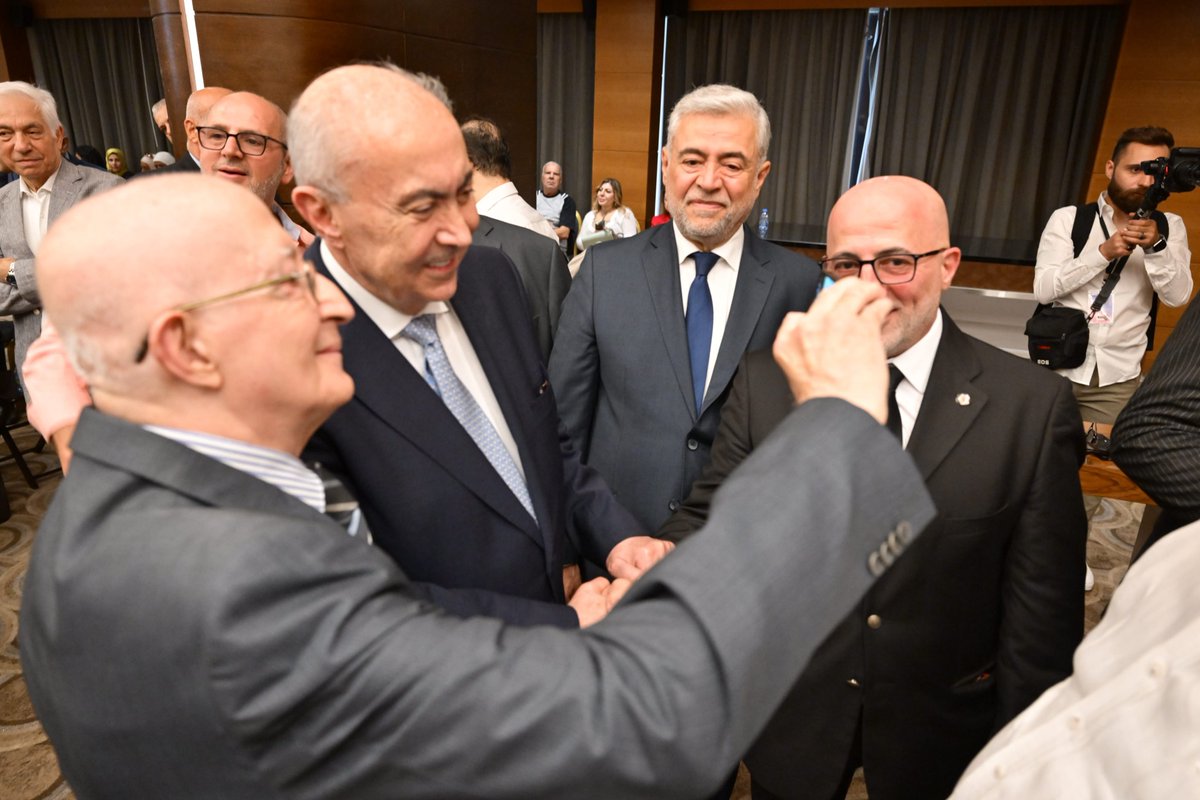 fmakhzoumi's tweet photo. شاركتُ في حفل استقبال المهنّئين بانتخاب الهيئة الإدارية الجديدة لاتحاد جمعيات العائلات البيروتية، متمنيًا للاتحاد وأعضائه التوفيق والنجاح في هذه المرحلة الجديدة.

إنّ دعم الاتحاد هو دعم لبيروت وأهلها، وله دور أساسي في جمع العائلات والكفاءات حول العمل المؤسسي وخدمة المدينة، بعيدًا عن الاصطفافات والانقسامات. ونتطلّع إلى اتحاد فاعل وجامع، يضع مصلحة بيروت وأهلها فوق كل اعتبار، ويحافظ على هويتها وتراثها، ويواكب قضايا أبنائها وتطلّعاتهم.