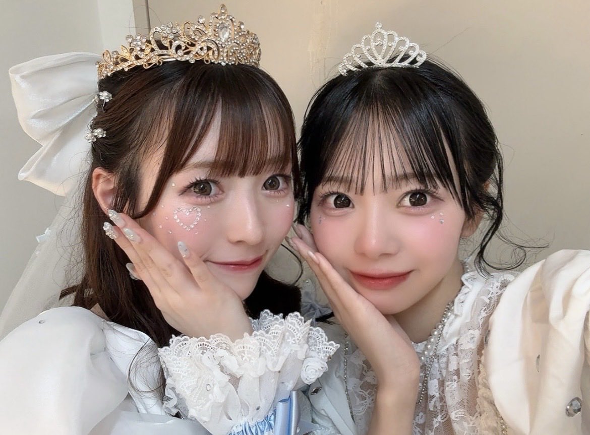ayanojoa's tweet photo. 아야미유 생탄제 투샷 모아놓고 혼자 함박웃음짓는중 https://t.co/1ETZcGkMNM