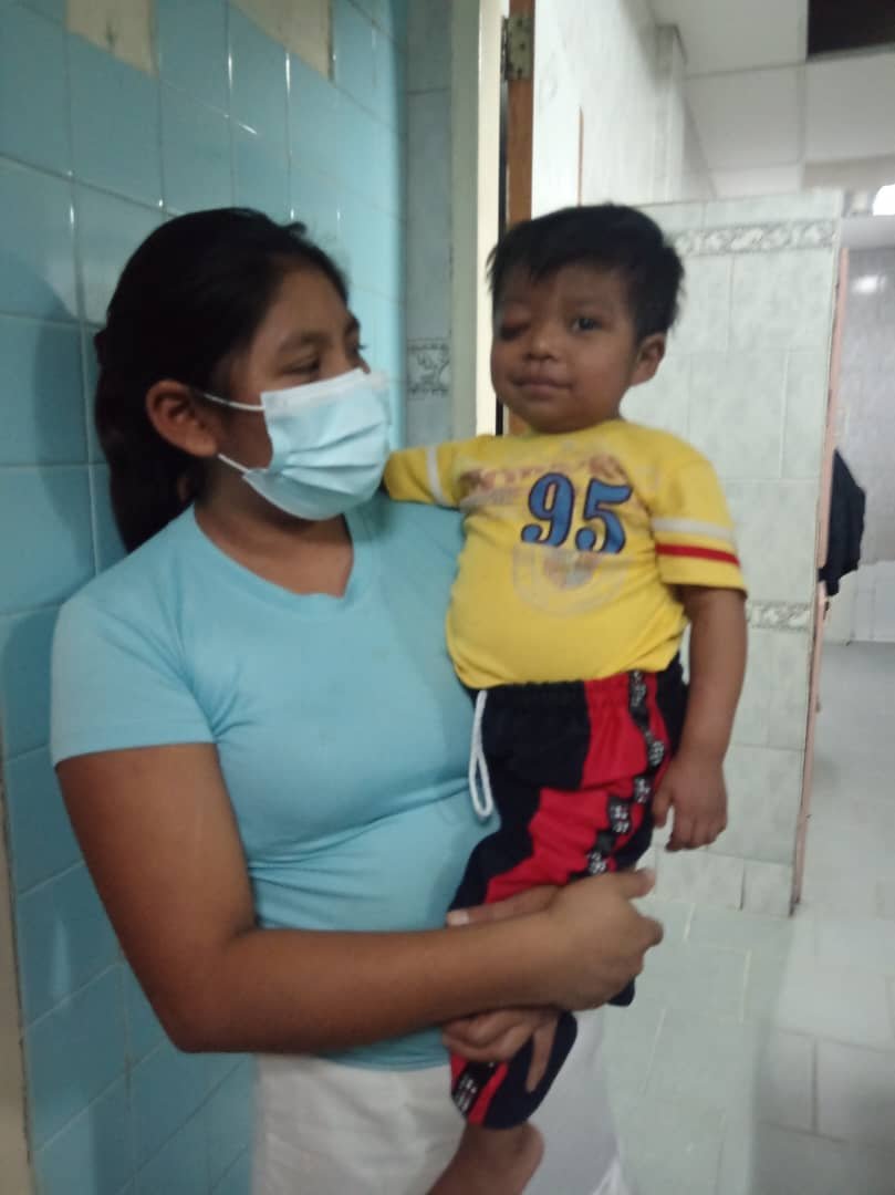MamaLisVzla's tweet photo. Me llega este caso nuevo del estado Apure  Marcos necesita urgente la biopsia son $250. 

Mensaje que me envía trabajadora social:

"Tenemos un caso Social ingresado desde el 28 de julio de 2026, en el servicio de Oncologia un paciente masculino de 2 años de edad Marcos Flores, procedente de una etnia indígena Trinador Yaruro Edo. Apure. El cual tiene como Dx: retinoblastima ojo derecho, el dia 03 se septiembre se le realiza la enucleacion del ojo derecho y requiere el apoyo económico para cubrir los gasto de la biopsia que oor recomendaciones de la Dra. Luvia Romero oftamologa oncologa, se proceso en el Centro Integral Santa Risa de Lima.

El costo del estudio es de 250$ y la familia no cuanta con los recursos económicos para cubrir los gastos indicados, es necesario tener los resultados para continuar con el tratamiento médico."

En la tarde voy a ir a conocerlo. Pero empecemos de una vez a recolectar para colaborar. 

Pago móvil Banco de Venezuela J-412719807/04142030483

Zelle Muniraf@bellsouth.net Munira Munoz 

Binance mamalisvzla@gmail.com 

https://t.co/nNbh4m9yJR