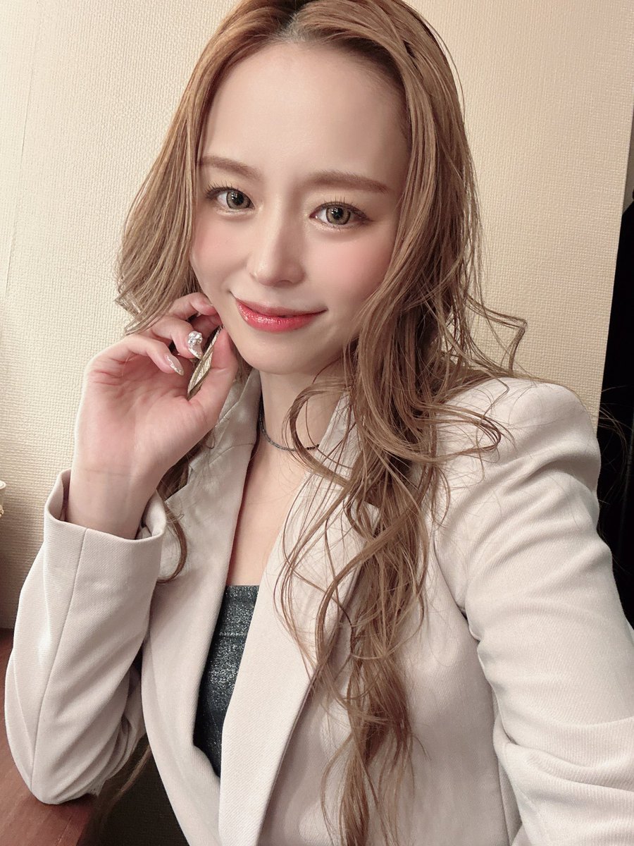 Hysteric_Barbie's tweet photo. 2026 9.15 tue., 9.29 tue.
AYA HIRANO
ANNIVERSARY LIVE 2026 〜COTTON CLUB〜
⁡
⁡本日①日目、1st & 2nd stageが無事終了しました！
4つのアニバーサリーが重なる今年。
⁡《平野綾を育てた曲》というテーマで、
平野楽曲もアニソンもミュージカルもディズニーもジブリもシャンソンも‼️
今までの平野綾の軌跡を振り返りながら、
再来年の30周年に向けての第一歩が踏み出せました。
⁡
29日もまたここ、
COTTON CLUBでお待ちしております🎶

心強いメンバーと共に♡
幡宮航太 （key）
田辺貴広 （ds）
森田晃平（b）
門馬由哉（g）
銘苅麻野（vIn）

#COTTONCLUB
#ANNIVERSARYLIVE
#ayahirano #平野