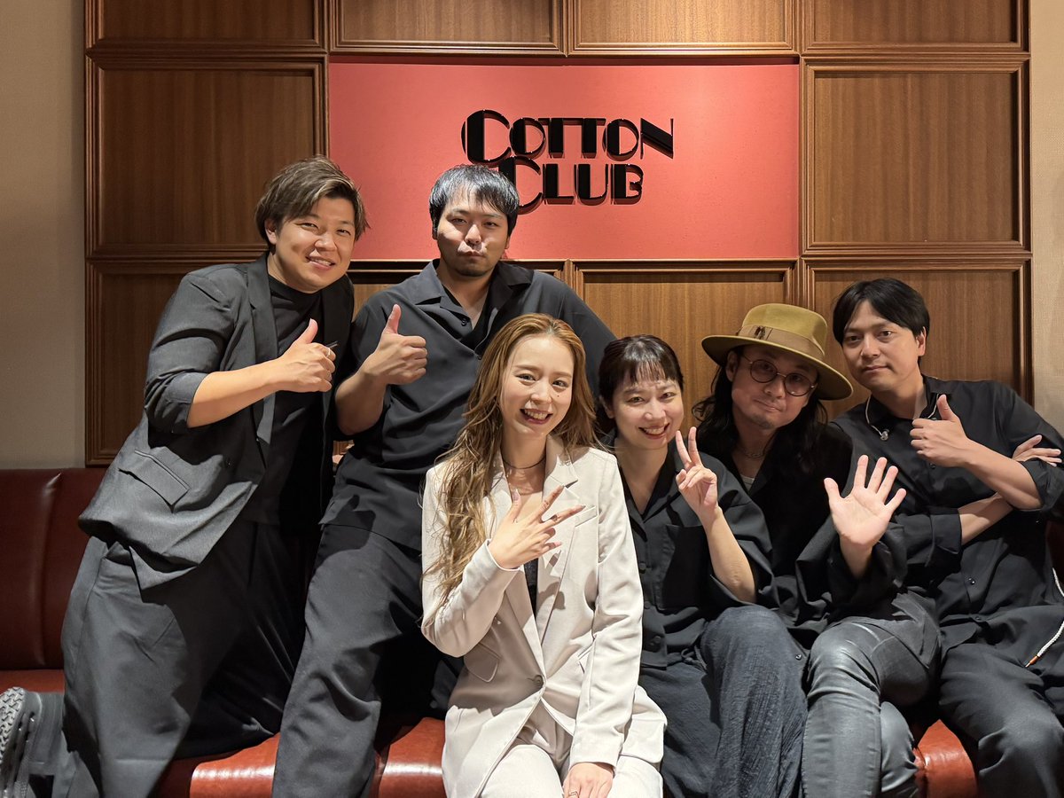 Hysteric_Barbie's tweet photo. 2026 9.15 tue., 9.29 tue.
AYA HIRANO
ANNIVERSARY LIVE 2026 〜COTTON CLUB〜
⁡
⁡本日①日目、1st & 2nd stageが無事終了しました！
4つのアニバーサリーが重なる今年。
⁡《平野綾を育てた曲》というテーマで、
平野楽曲もアニソンもミュージカルもディズニーもジブリもシャンソンも‼️
今までの平野綾の軌跡を振り返りながら、
再来年の30周年に向けての第一歩が踏み出せました。
⁡
29日もまたここ、
COTTON CLUBでお待ちしております🎶

心強いメンバーと共に♡
幡宮航太 （key）
田辺貴広 （ds）
森田晃平（b）
門馬由哉（g）
銘苅麻野（vIn）

#COTTONCLUB
#ANNIVERSARYLIVE
#ayahirano #平野