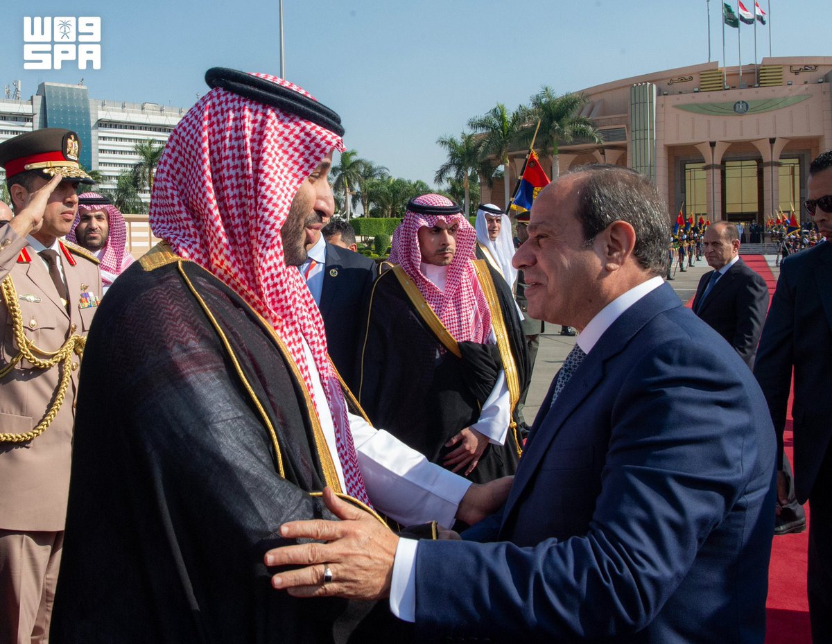 HRHMBNSALMAAN's tweet photo. سمو #ولي_العهد يغادر العاصمة المصرية القاهرة وفي مقدمة مودعيه فخامة الرئيس المصري.

https://t.co/K4YxOEUw0e

#محمد_بن_سلمان_في_مصر https://t.co/wh1kTEiuFX