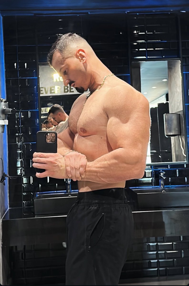 sinatra213's tweet photo. Mateo Vllavi jem suksese dhe ushtrime te mbara💪🏻
#briteo https://t.co/SgCyC0kkAh