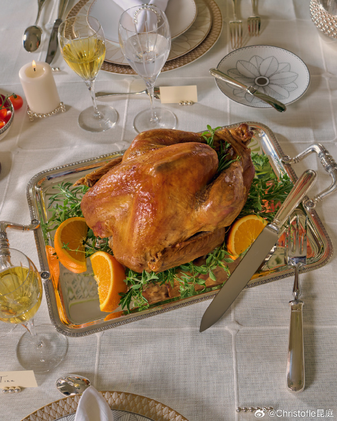 finch895885's tweet photo. [ Thanksgiving feast alert! Homemade roasted turkey, cranberry sauce and pumpkin pie—cozy vibes in every bite. Tag who you’d share this perfect fall meal with! ]， https://t.co/hzQZFVtV0W
