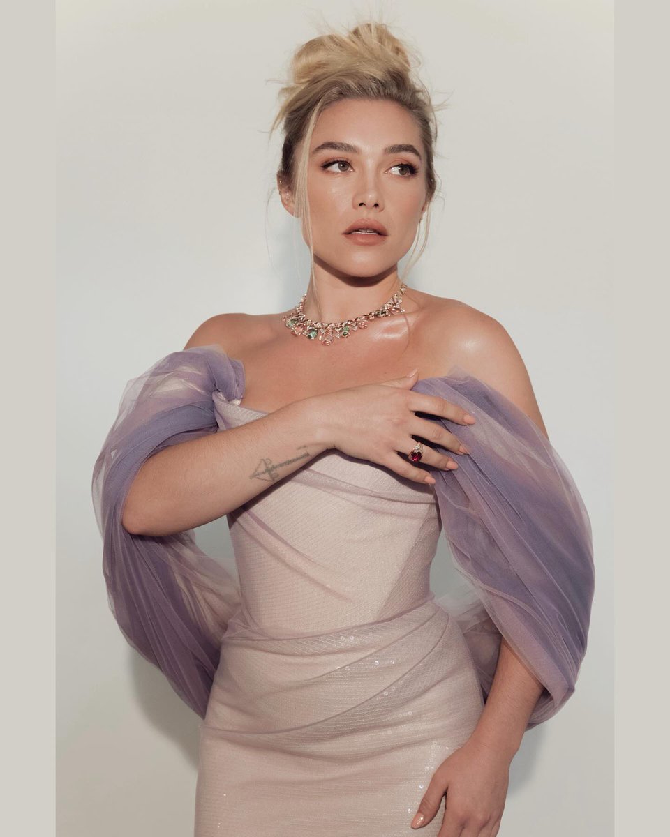 FilmUpdates's tweet photo. Florence Pugh stuns for her first-ever Emmys.

📸: Elias Tahan https://t.co/tAJwYu6OMX