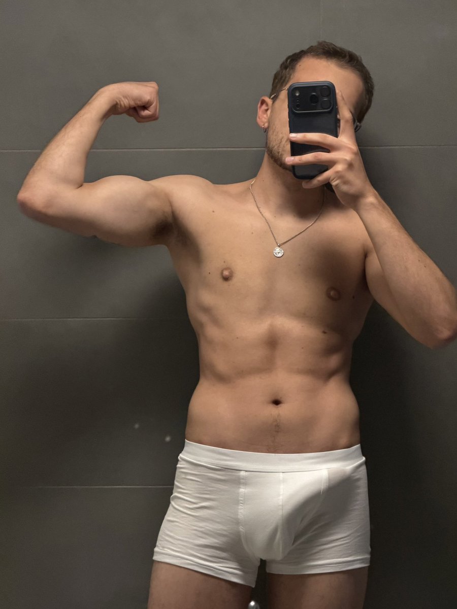 ozzznerol's tweet photo. biceptember but different https://t.co/wTng9kzEed