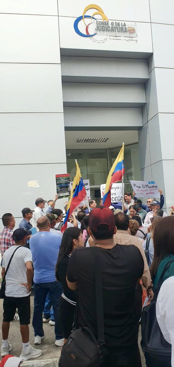 cabaro1955's tweet photo. #Manta defiende su biodiversidad, la comunidad presenta el recurso legal hoy en el palacio de justicia. https://t.co/34vOTmhIqj