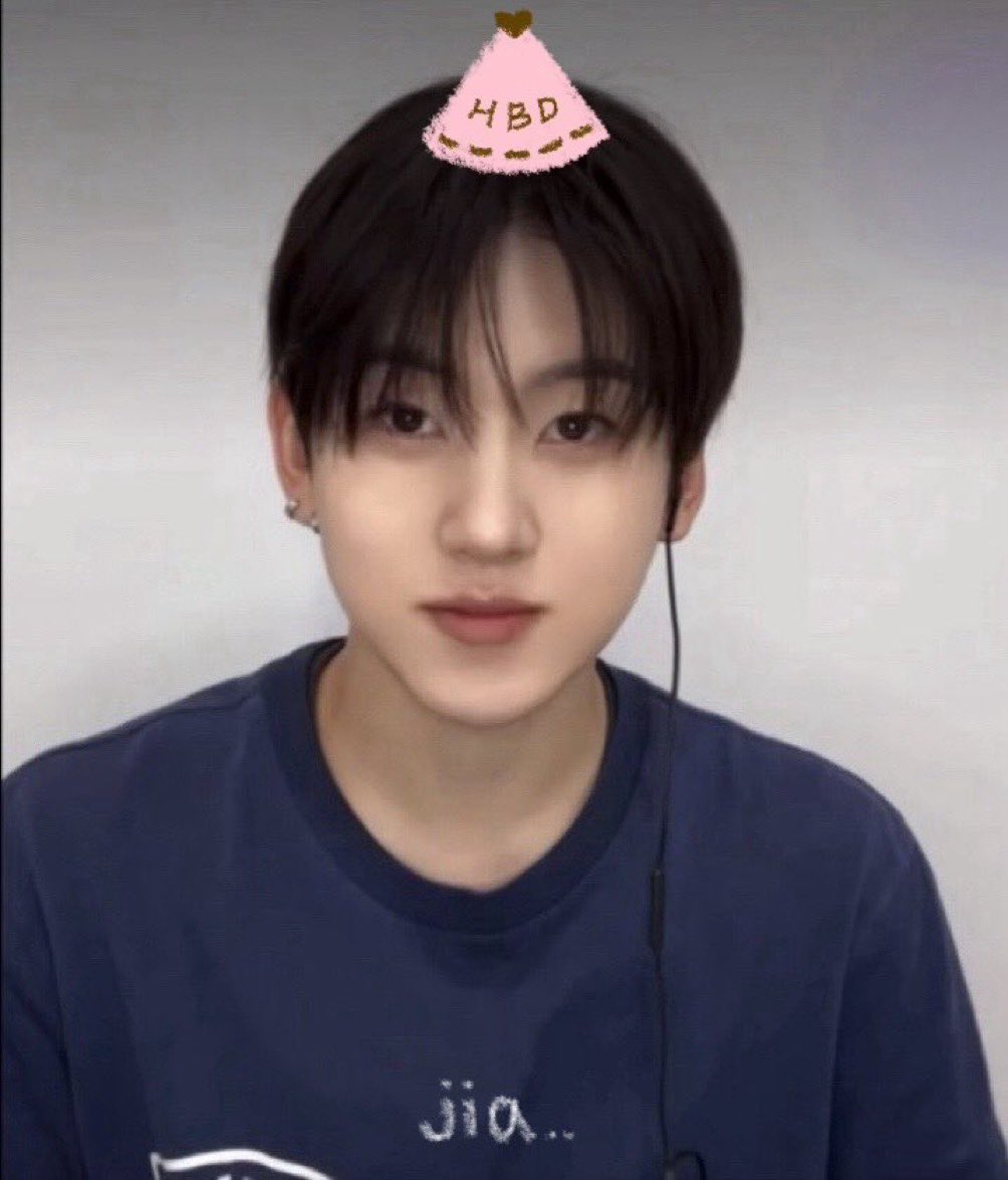 osetwu's tweet photo. 이계훈 생일 축하햄❕🤍🍰🧑🏻‍🩰
오늘 초코 많이 머거 ~🤎🍩

#HappyKyehoonDay
#오늘은_내가_생축짱짱계후니 https://t.co/H61rXIFvGP