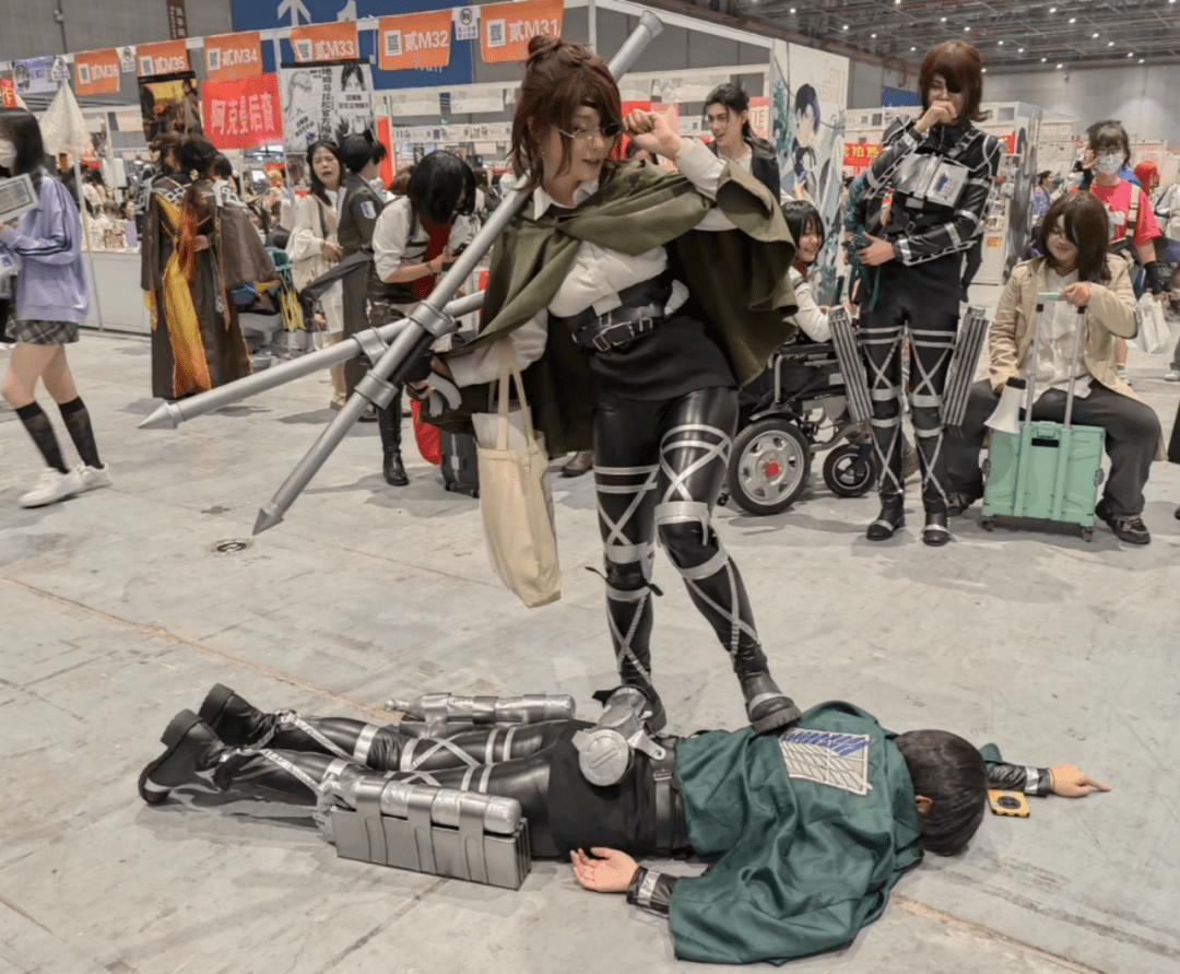 beihf195662's tweet photo. Just wrapped up an amazing day at the local comic con! Met so many awesome creators, scored exclusive merch, and snapped pics with epic cosplays. Total nerd bliss! ， https://t.co/LcyqGPDaJZ