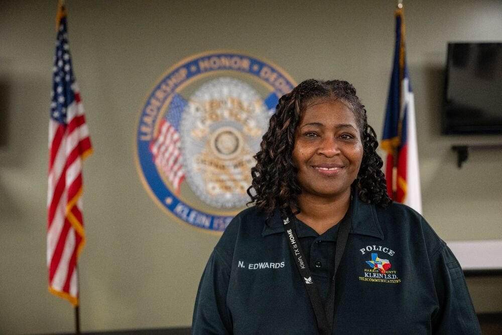 KleinISD's tweet photo. Behind every call is a calm voice ready to help. Meet Klein ISD Police Department dispatcher Nicole Edwards and discover how her compassion, courage, and commitment help keep the #KleinFamily safe. ❤️🇺🇸
Read more: https://t.co/MquDeL7zVL https://t.co/O7CVnRueD7