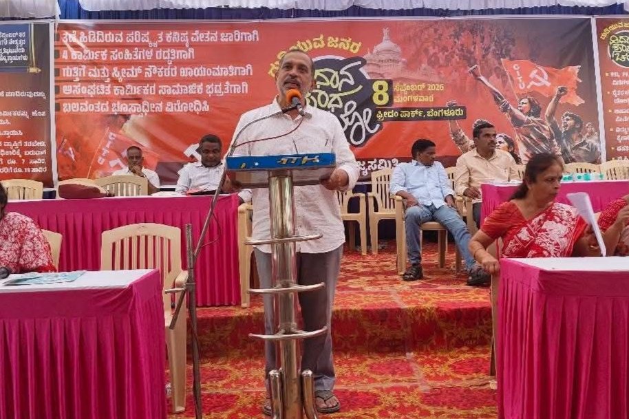 cpimspeak's tweet photo. Thousands of scheme workers, unorganised-sector and organised-sector workers thronged Freedom Park in Bengaluru as part of the Vidhana Soudha Chalo protest rally called by the Centre of Indian Trade Unions (CITU) against the Labour Codes. They demanded amendments to the Labour Codes by the state government, implementation of the minimum wages fixed by the state government, and other demands.

CPI(M) Karnataka State Secretary K Prakash, CITU State President MS Meenakshi Sundaram, General Secretary S Varalaxmi, Vice President VJK Nair and other senior CITU leaders addressed the rally and condemned the Union government's decision to deny representation to INTUC, AITUC and CITU in the Central Advisory Board for Minimum Wages. The rally also resolved to further intensify the struggle and march to Delhi on December 1, 2026, for the Occupy Delhi protest called by CITU.