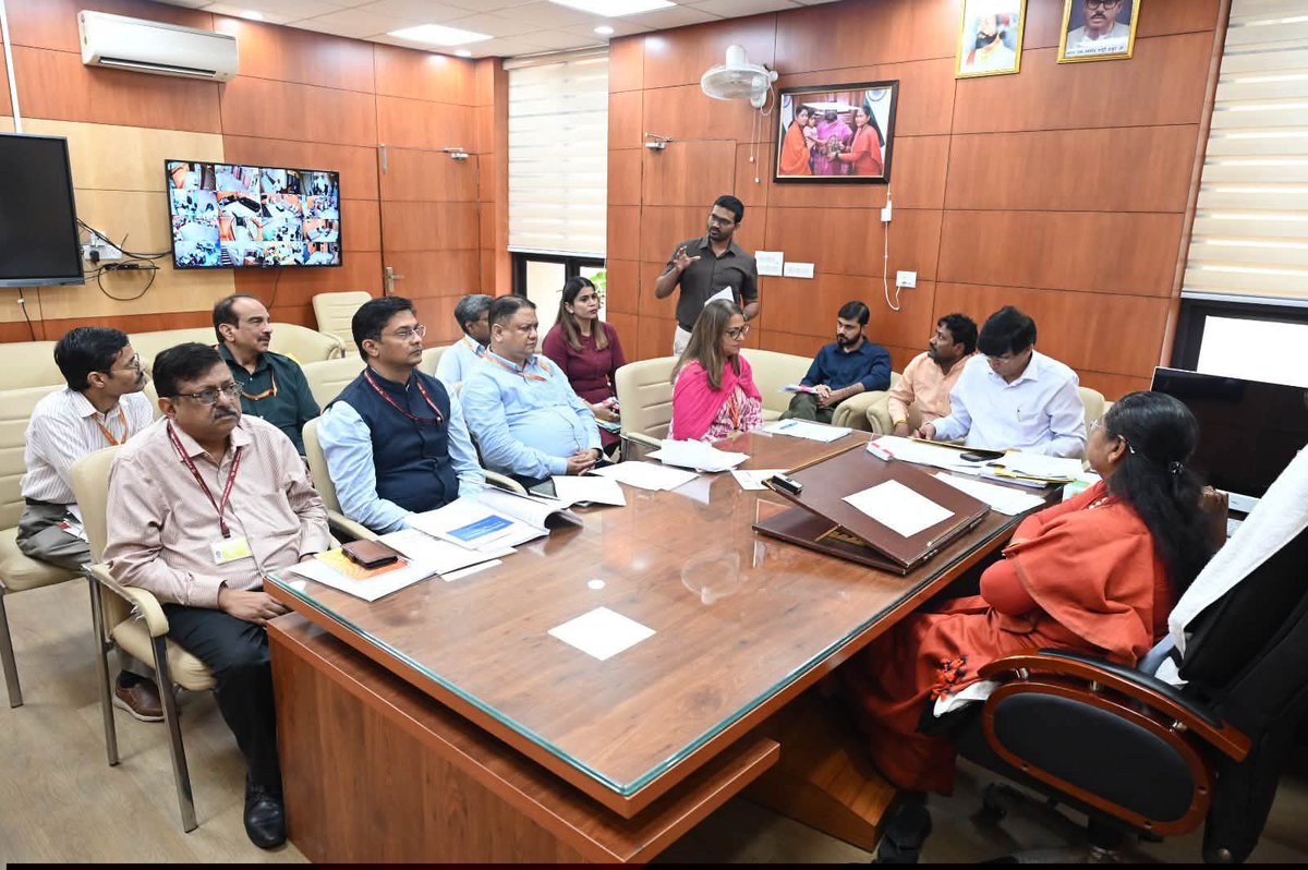 NCBC_INDIA's tweet photo. नई दिल्ली, राष्ट्रीय पिछड़ा वर्ग आयोग कार्यालय में माननीय अध्यक्ष साध्वी निरंजन ज्योति जी ने कार्मिक और प्रशिक्षण विभाग से जुड़े पिछड़ा वर्ग के शिकायती विषयों पर संबंधित अधिकारियों के साथ समीक्षा बैठक कर शिकायतों के समाधान हेतु आवश्यक दिशा-निर्देश दिए। https://t.co/LRci5nDScC