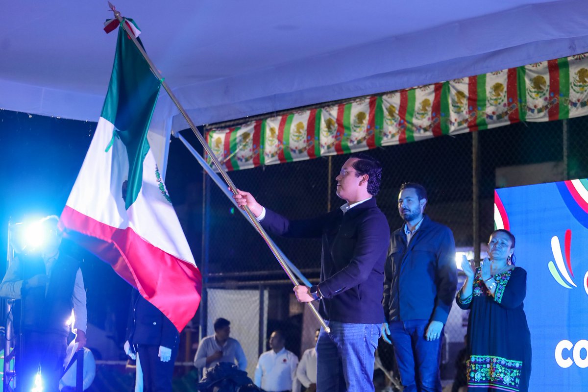 JosueGro's tweet photo. Dimos inicio a las Fiestas Patrias con la Ceremonia del Grito de la Independencia en la colonia San José de los Olvera.

Junto con las y los vecinos, rendimos honores a nuestra patria y celebramos con orgullo nuestras raíces y nuestras tradiciones.

Sigamos celebrando juntos el orgullo de ser mexicanos.

¡Viva México!