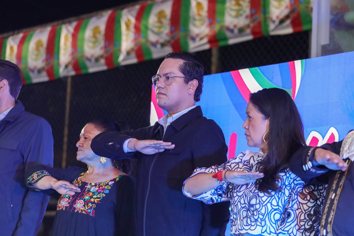 JosueGro's tweet photo. Dimos inicio a las Fiestas Patrias con la Ceremonia del Grito de la Independencia en la colonia San José de los Olvera.

Junto con las y los vecinos, rendimos honores a nuestra patria y celebramos con orgullo nuestras raíces y nuestras tradiciones.

Sigamos celebrando juntos el orgullo de ser mexicanos.

¡Viva México!
