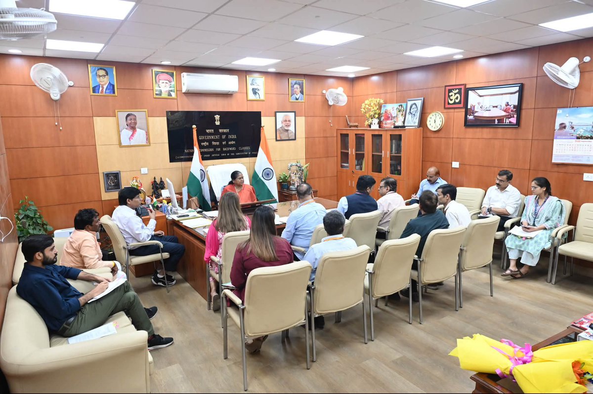 NCBC_INDIA's tweet photo. नई दिल्ली, राष्ट्रीय पिछड़ा वर्ग आयोग कार्यालय में माननीय अध्यक्ष साध्वी निरंजन ज्योति जी ने कार्मिक और प्रशिक्षण विभाग से जुड़े पिछड़ा वर्ग के शिकायती विषयों पर संबंधित अधिकारियों के साथ समीक्षा बैठक कर शिकायतों के समाधान हेतु आवश्यक दिशा-निर्देश दिए। https://t.co/LRci5nDScC