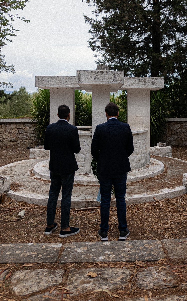 omadaalithias's tweet photo. Βρεθήκαμε και φέτος στον Μελιγαλά για να αποτίσουμε φόρο τιμής στα θύματα της μεγαλύτερης θηριωδίας των κομμουνιστών του ΕΛΑΣ. Ογδόντα δύο χρόνια συμπληρώνονται από τον Σεπτέμβριο του 1944, όταν 1.700 άνθρωποι δολοφονήθηκαν. Ανάμεσά τους πατριώτες που δεν ήθελαν τον κομμουνισμό, άμαχοι, γυναίκες, ακόμα και παιδιά. Όχι μόνο συνεργάτες των Γερμανών, όπως υποστηρίζει η αριστερή προπαγάνδα. Είναι υποχρέωσή μας να μην αφήσουμε το έγκλημα αυτό να ξεχαστεί.