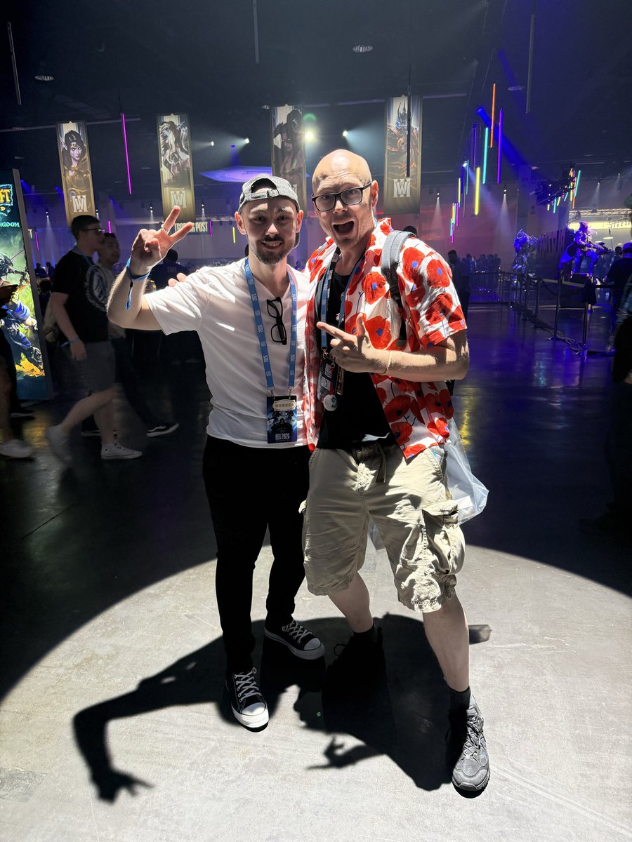 vae_oce's tweet photo. lore lord @Nobbel87 is able to clap to command ominous lighting to shine down on the #blizzcon26 show floor - his powers have no limits https://t.co/mrMXLaGqF5
