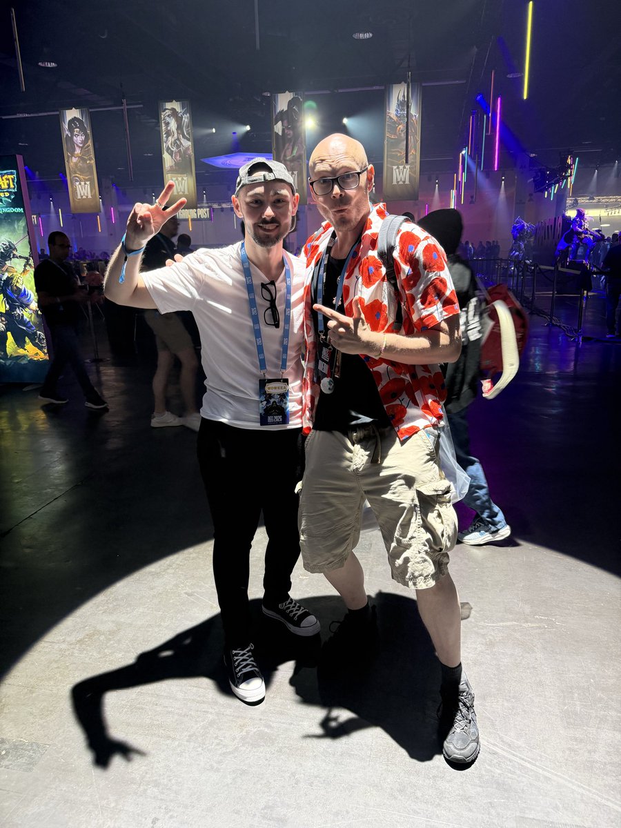 vae_oce's tweet photo. lore lord @Nobbel87 is able to clap to command ominous lighting to shine down on the #blizzcon26 show floor - his powers have no limits https://t.co/mrMXLaGqF5