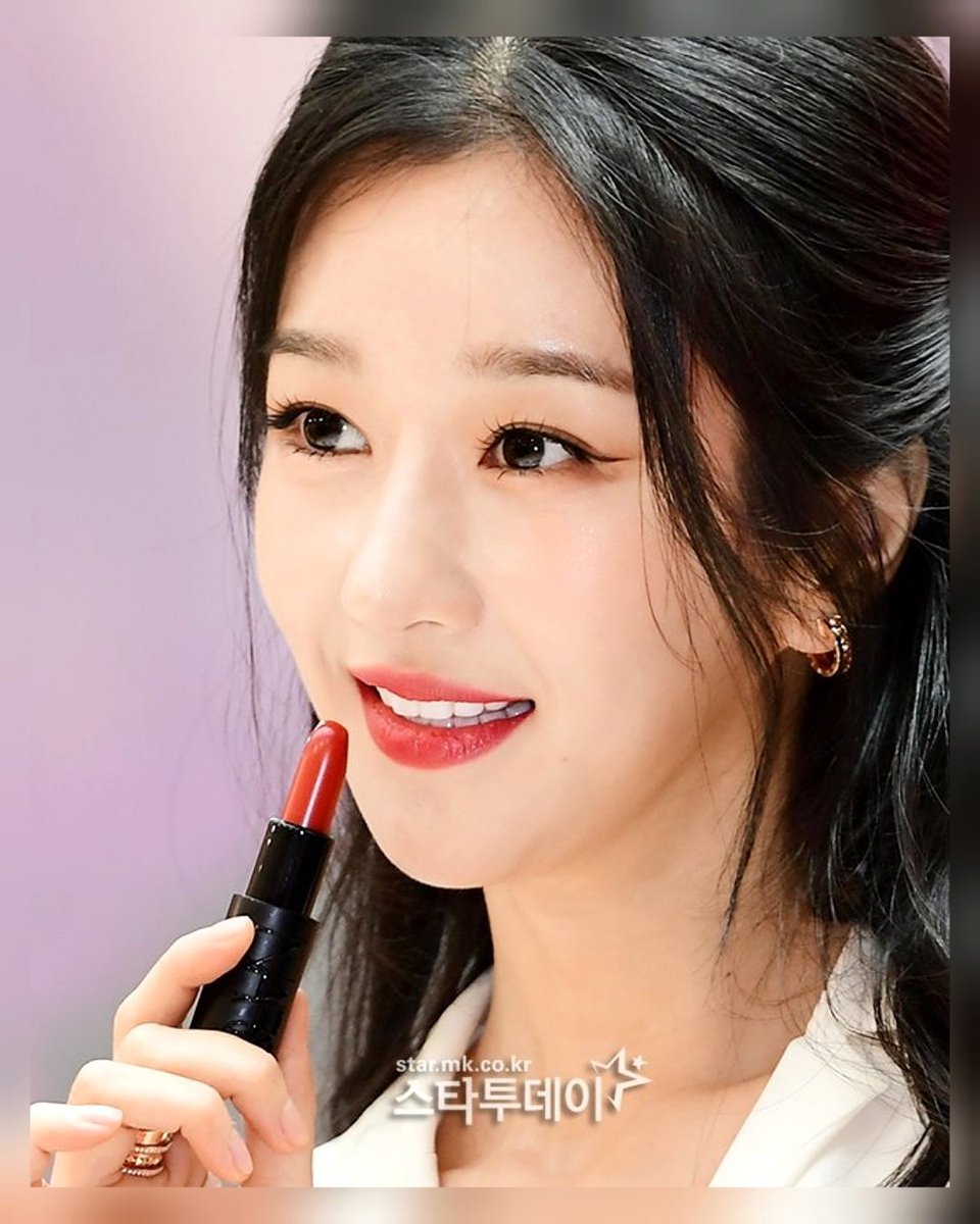 PreciousYeaJi's tweet photo. 💄❤ #SeoYeaJi #서예지 
#Nars #Narscosmetics https://t.co/NGXGohnwCP