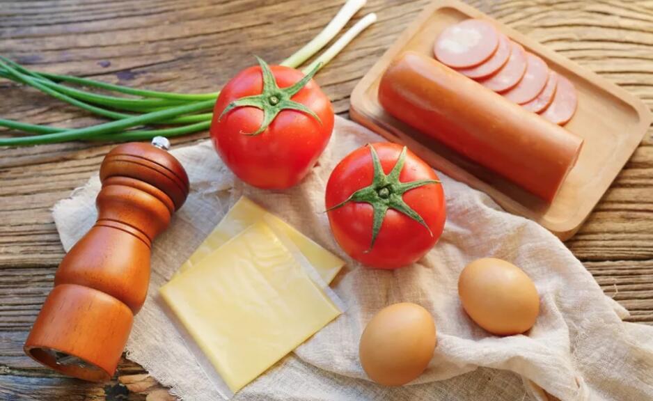 airif324688's tweet photo. [Got my go-to quick lunch: fluffy scrambled eggs with cherry tomatoes and a sprinkle of black pepper—easy, tasty, and ready in 5 mins!]， https://t.co/5lQ9KNdOH7