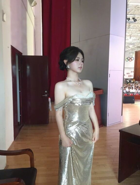 zhangqingyum's tweet photo. 张雨婷，高三，刚成年  有没有想羞辱或者射屏她的 发在评论区吧
想投稿的看主页
#分享身边人 #上贡女友 #曝光 #意淫 #射屏 https://t.co/tFumnLvPu0