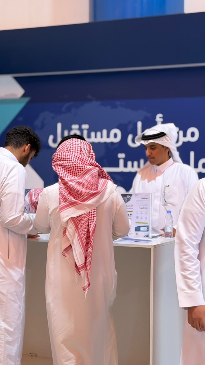 UB_ENE's tweet photo. شارك نادي الطاقة في اللقاء التعريفي بالكيانات الطلابية بكلية الهندسة، بحضور المجلس الاستشاري الطلابي ، للتعريف بالنادي وأهدافه ومجالاته في الطاقة والهندسة والاستدامة والابتكار.

#نادي_الطاقة #جامعة_بيشة https://t.co/PuOXmxGVJz