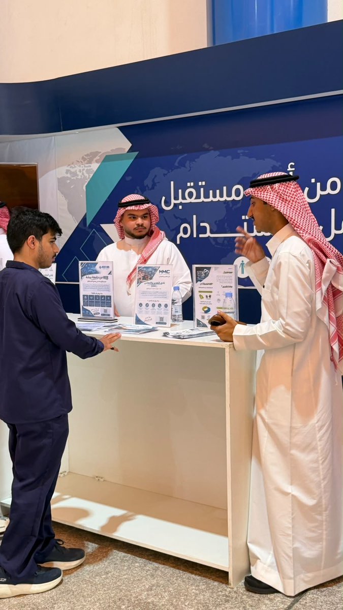 UB_ENE's tweet photo. شارك نادي الطاقة في اللقاء التعريفي بالكيانات الطلابية بكلية الهندسة، بحضور المجلس الاستشاري الطلابي ، للتعريف بالنادي وأهدافه ومجالاته في الطاقة والهندسة والاستدامة والابتكار.

#نادي_الطاقة #جامعة_بيشة https://t.co/PuOXmxGVJz