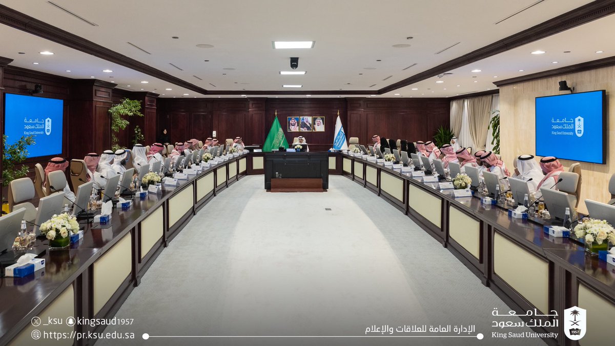 _KSU's tweet photo. صاحب السمو الأمير الدكتور عبدالعزيز بن محمد بن عياف، رئيس مجلس إدارة #جامعة_الملك_سعود، يلتقي عمداء الكليات بالجامعة، حيث ناقش سموه عددًا من الموضوعات التي تهدف إلى الارتقاء بالعملية التعليمية والأكاديمية. https://t.co/miVkqSZloi